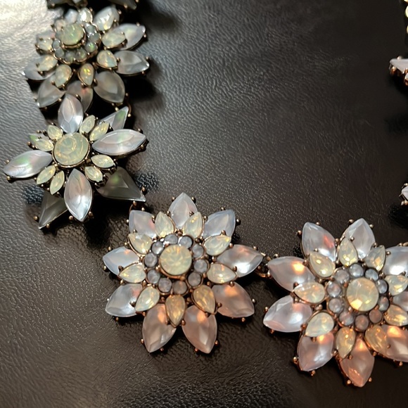 Francesca’s floral bib necklace - Picture 2 of 3